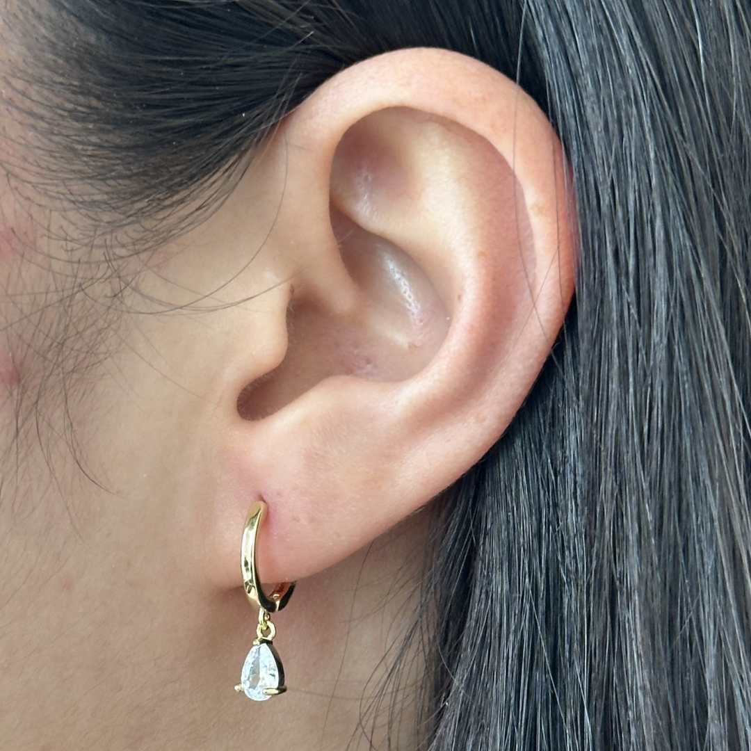 LUMINOUS PEARL DROP HOOPS