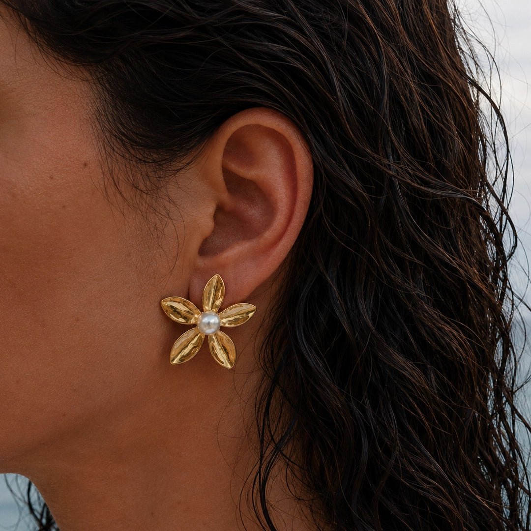 COASTAL BLOOM PEARL STUDS - ARETES - Malandra Jewelry - ZZA30-E02313J