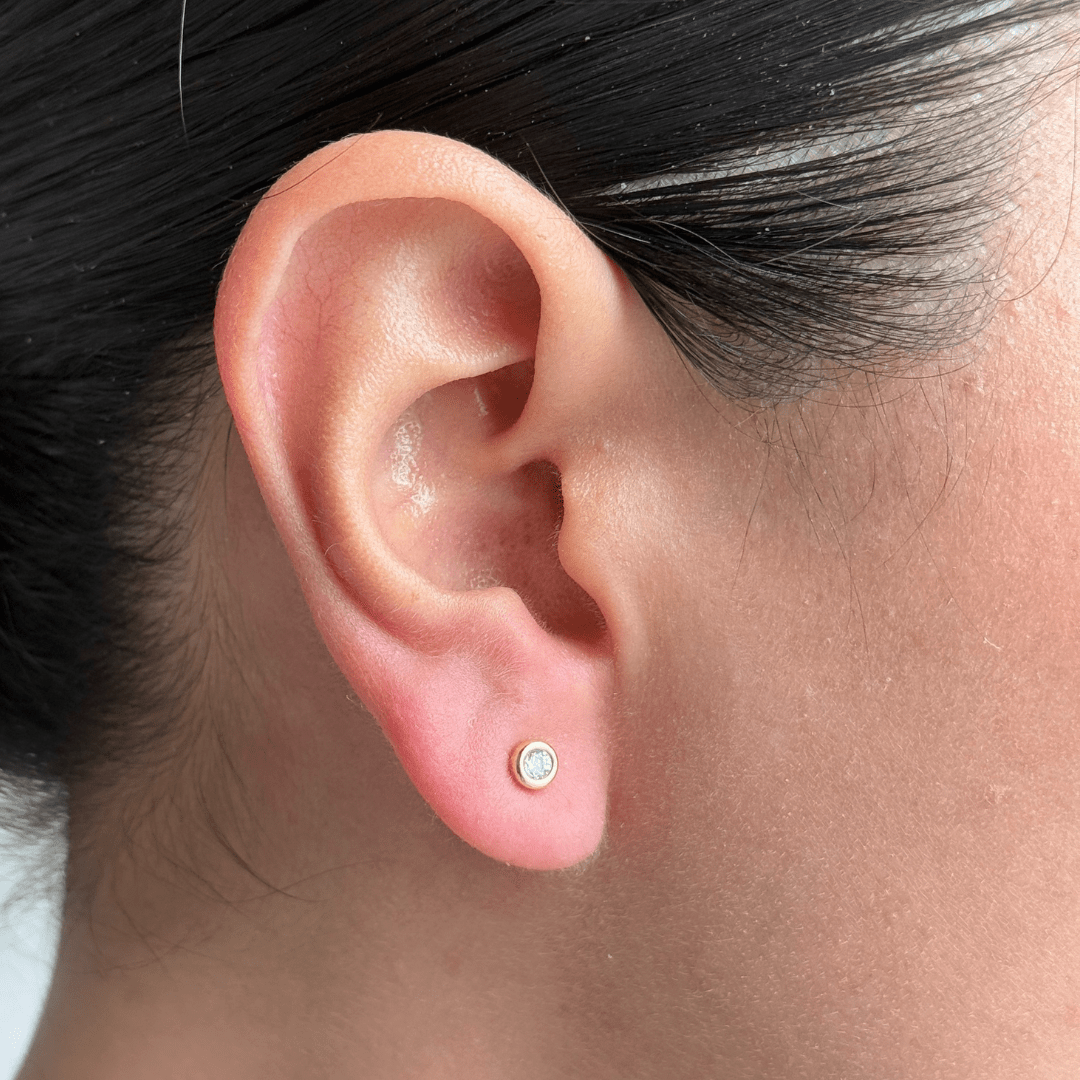 CRYSTAL DOT STUDS - ARETES - Malandra Jewelry - ZWA44 - QX02966BY