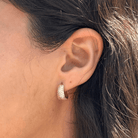 DAZZLING GOLDEN HUGGIES - ARETES - Malandra Jewelry - EZA8 - VE851