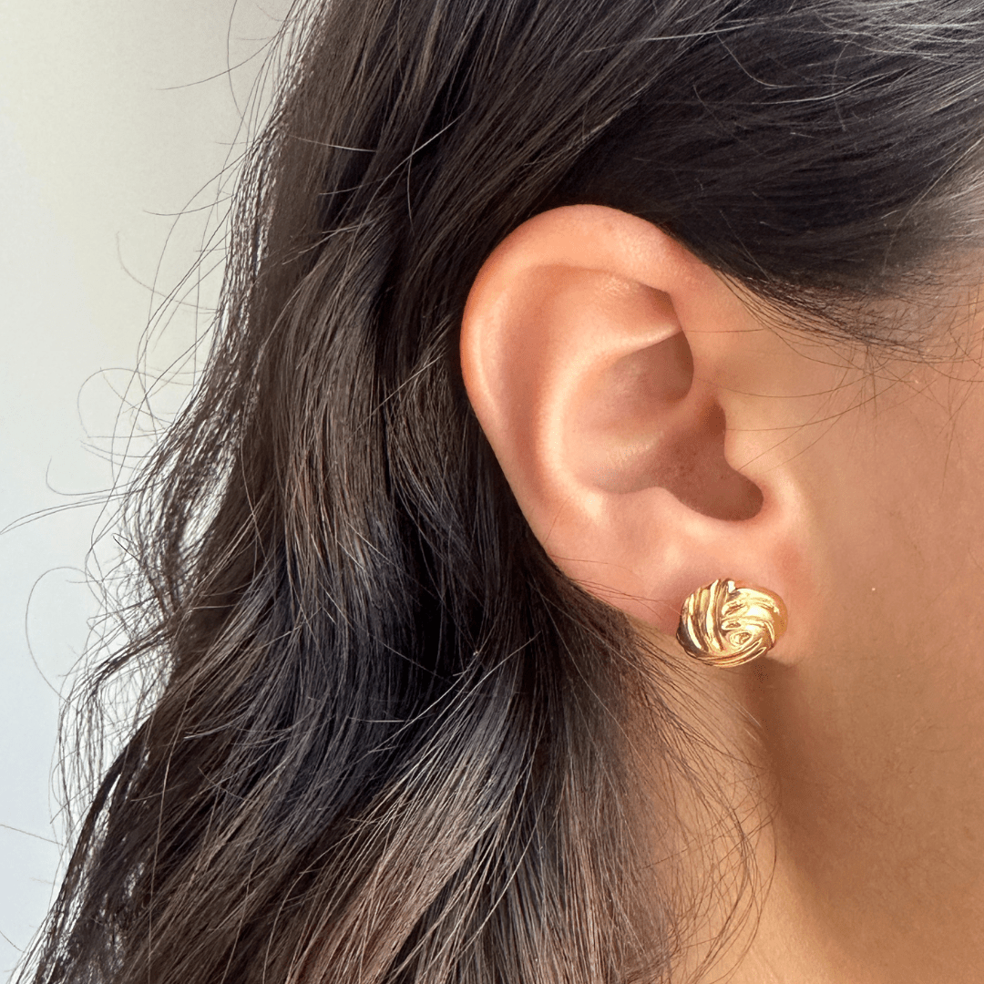 DAZZLING GOLDEN SPIRAL STUDS - ARETES - Malandra Jewelry - VCA240 - 4028