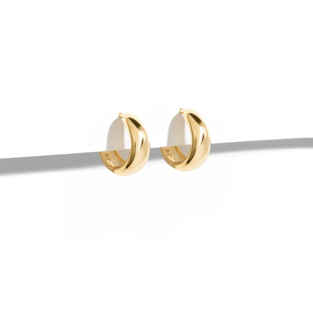 DOME MILANO GOLDEN HUGGIES - ARETES - Malandra Jewelry - EAWA62 - AAE089 - 2