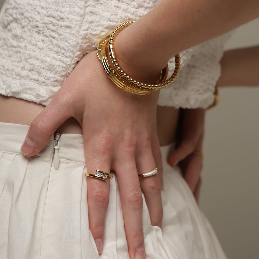 EMBRACE GOLDEN SPARK RING - ANILLOS - Malandra Jewelry - EVFR35.6 - 0612 - 0020C