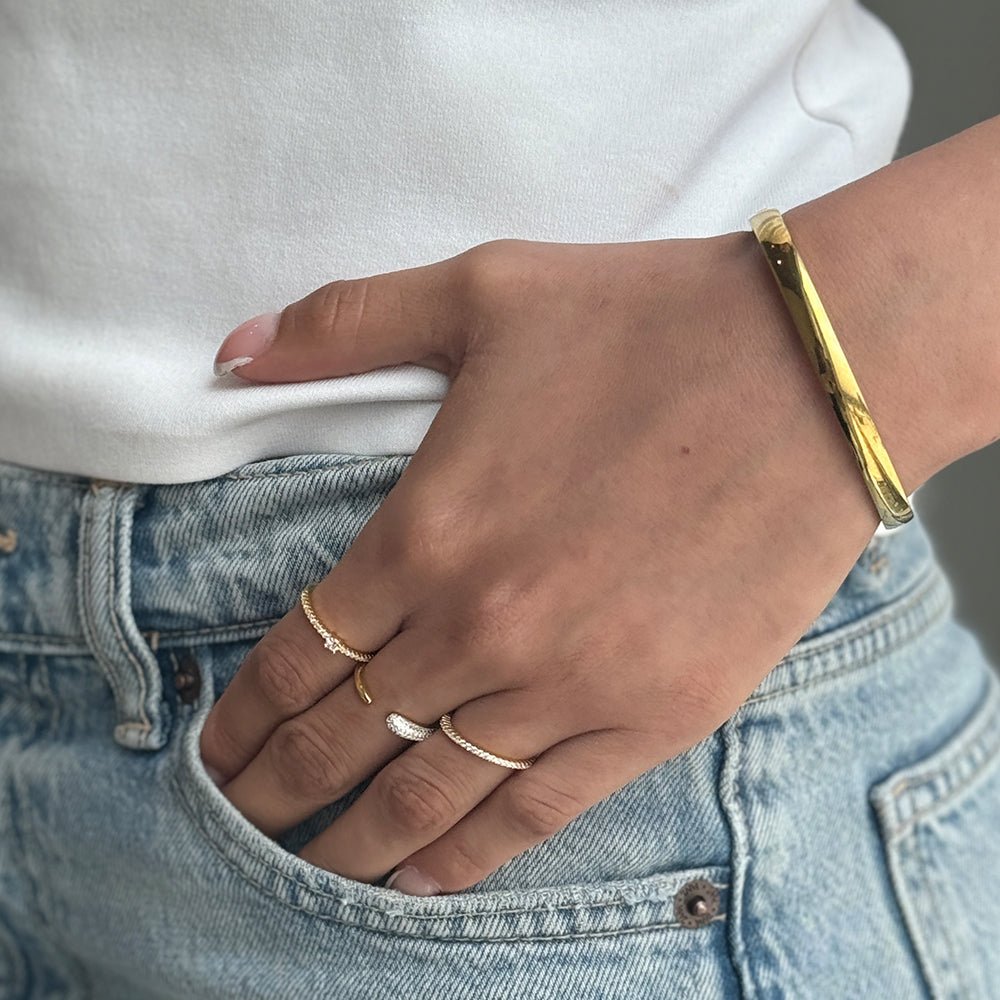 GLEAMING SPARK MILANO GOLDEN RING - ANILLOS - Malandra Jewelry - EAWR75.6 - M230828001553