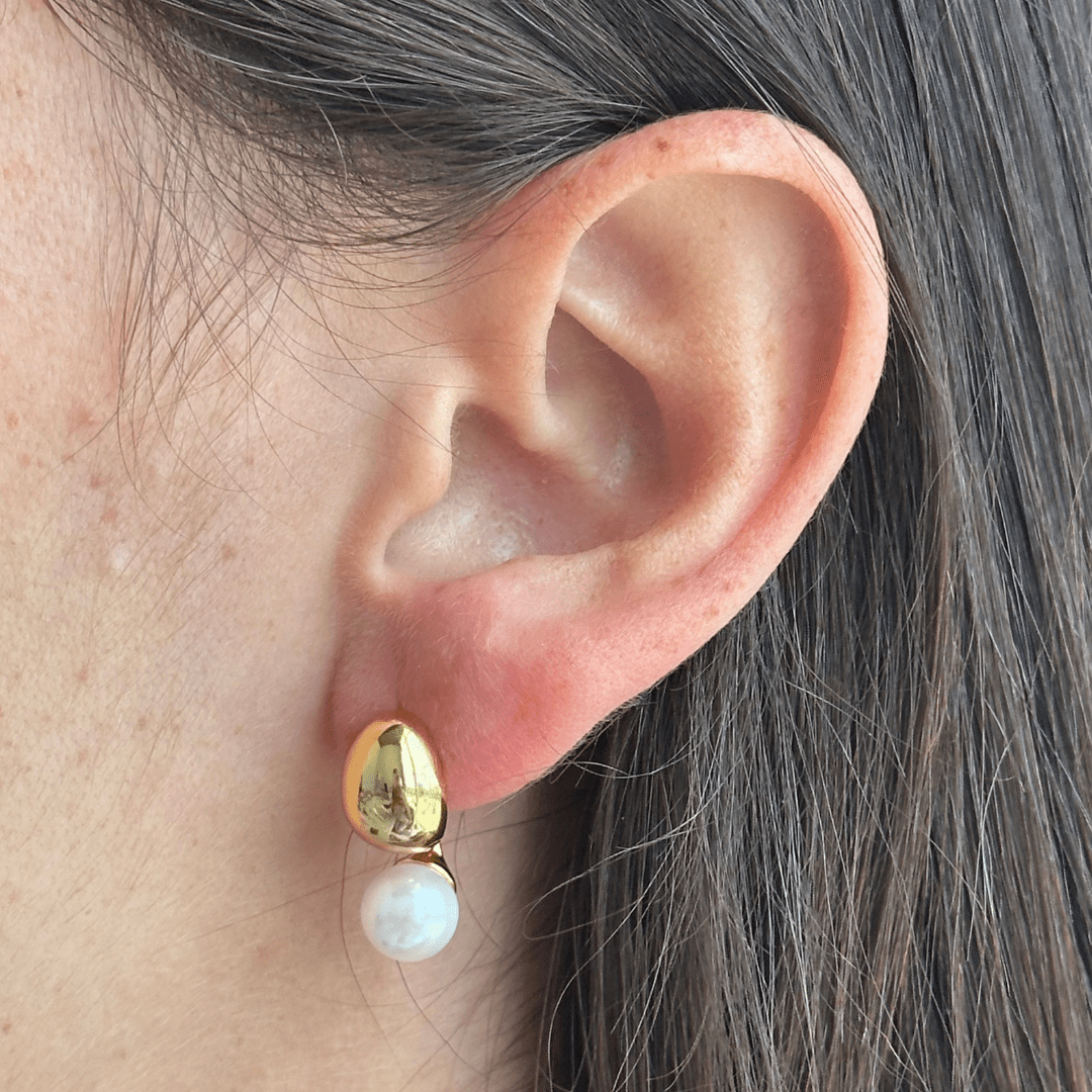 GOLD OVAL PEARL EARRINGS - ARETES - Malandra Jewelry - ZWA16 - QX00940Y