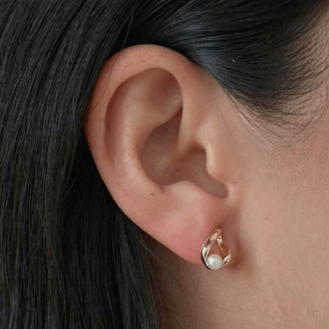 GOLD SOFT PEARL EARRINGS - ARETES - Malandra Jewelry - ZWA105-QX02732Y