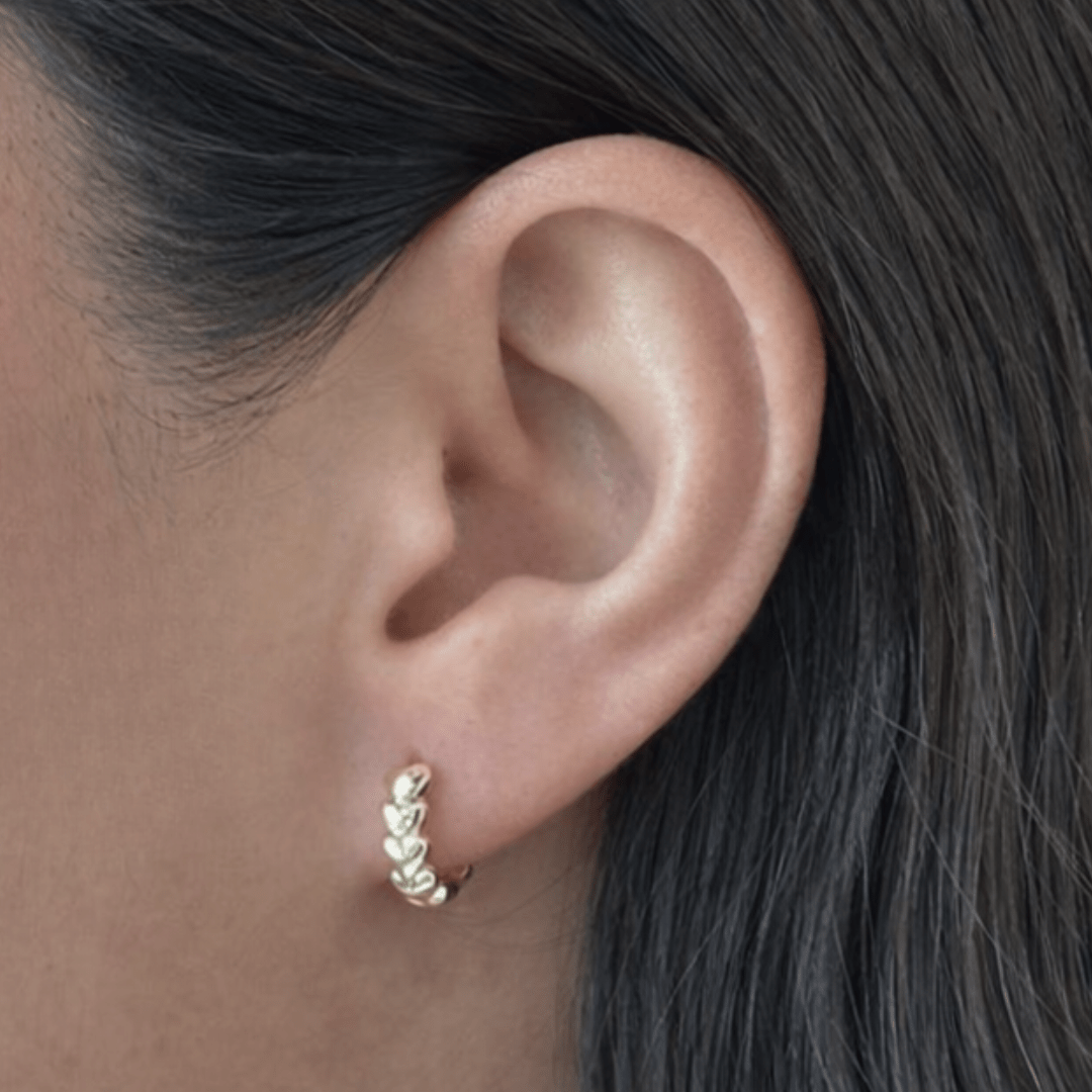 GOLD SWEETHEART HOOPS - ARETES - Malandra Jewelry - ZWA110-QX06514