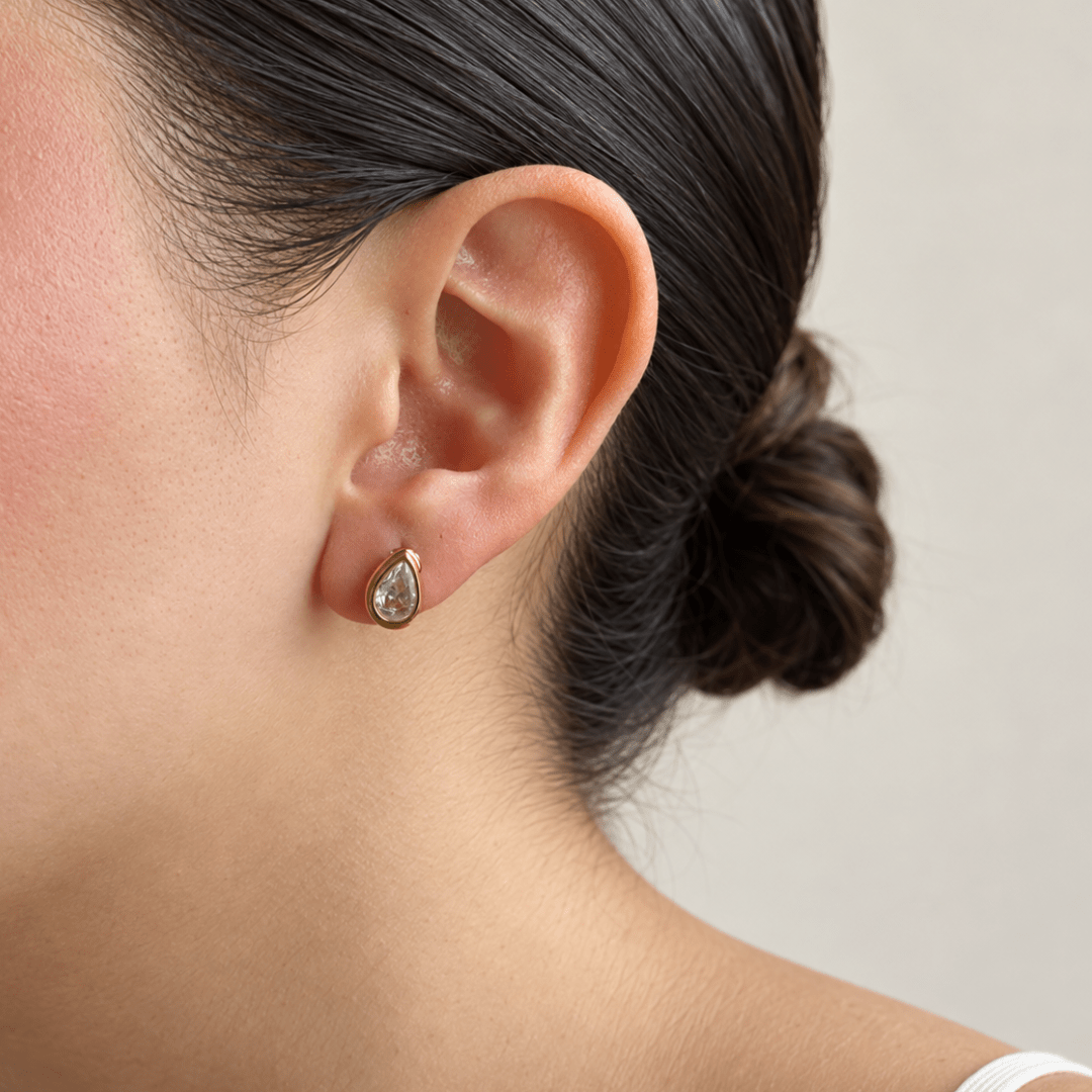 Gold Teardrop Crystal Studs - ARETES - Malandra Jewelry - EUWA680-JDE0307076-5