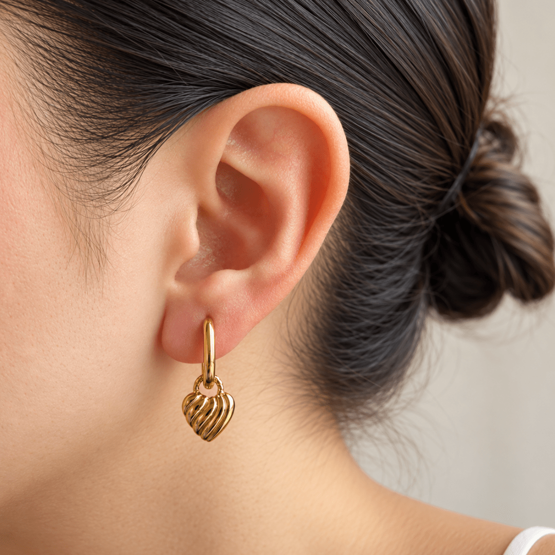 Gold Twisted Heart Hoops - ARETES - Malandra Jewelry - EUWA665-JDE0107067