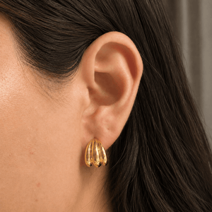 Gold Wavy Sculpt Earrings - ARETES - Malandra Jewelry - EUWA613-JDE0101333