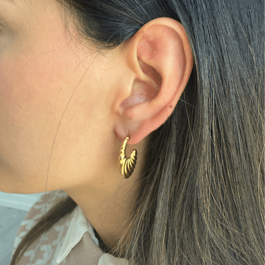 GOLDEN ARC HOOPS - ARETES - Malandra Jewelry - XRA95 - EEB052 GD
