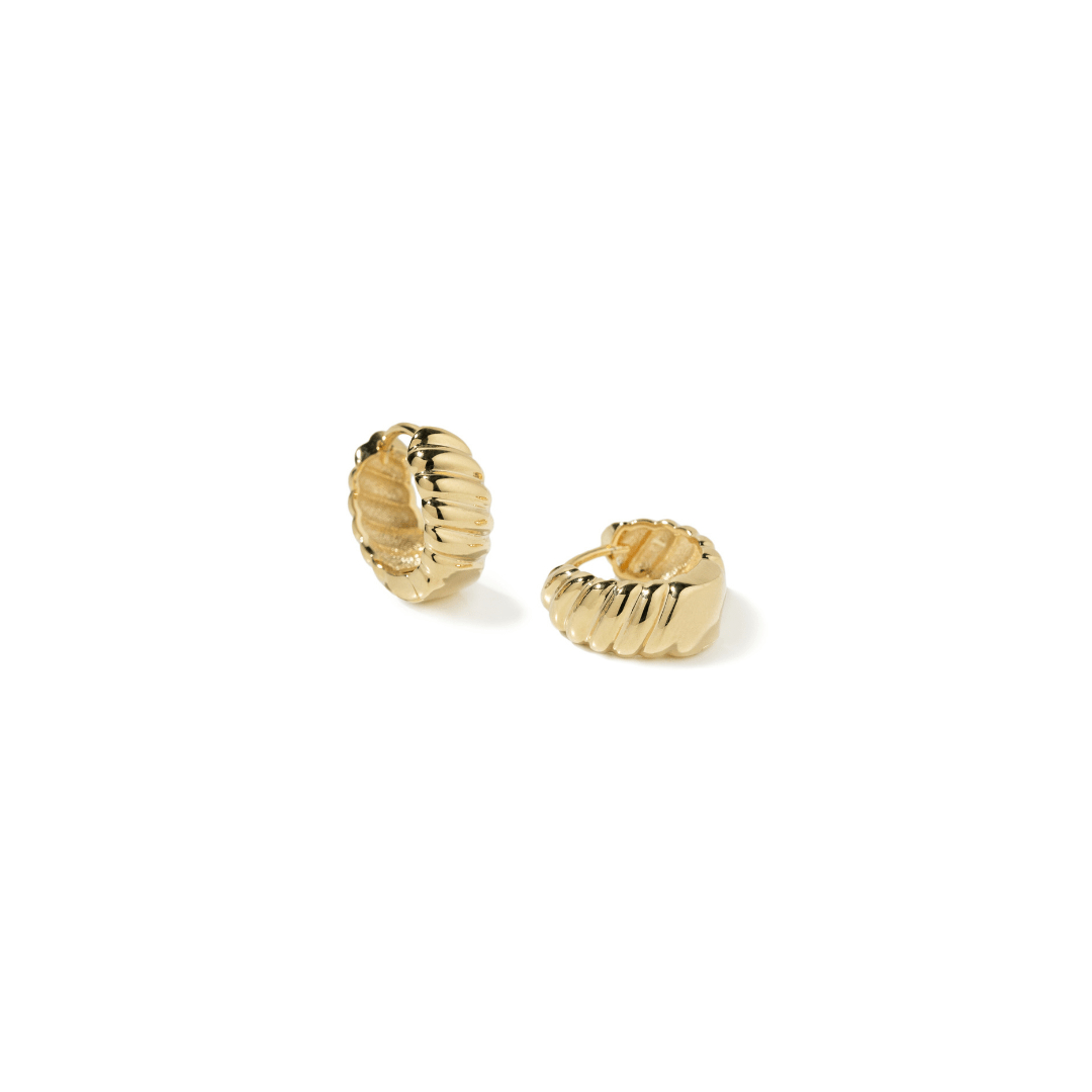GOLDEN NOVA RIBBED HOOPS - ARETES - Malandra Jewelry - ZWA81 - QX01698