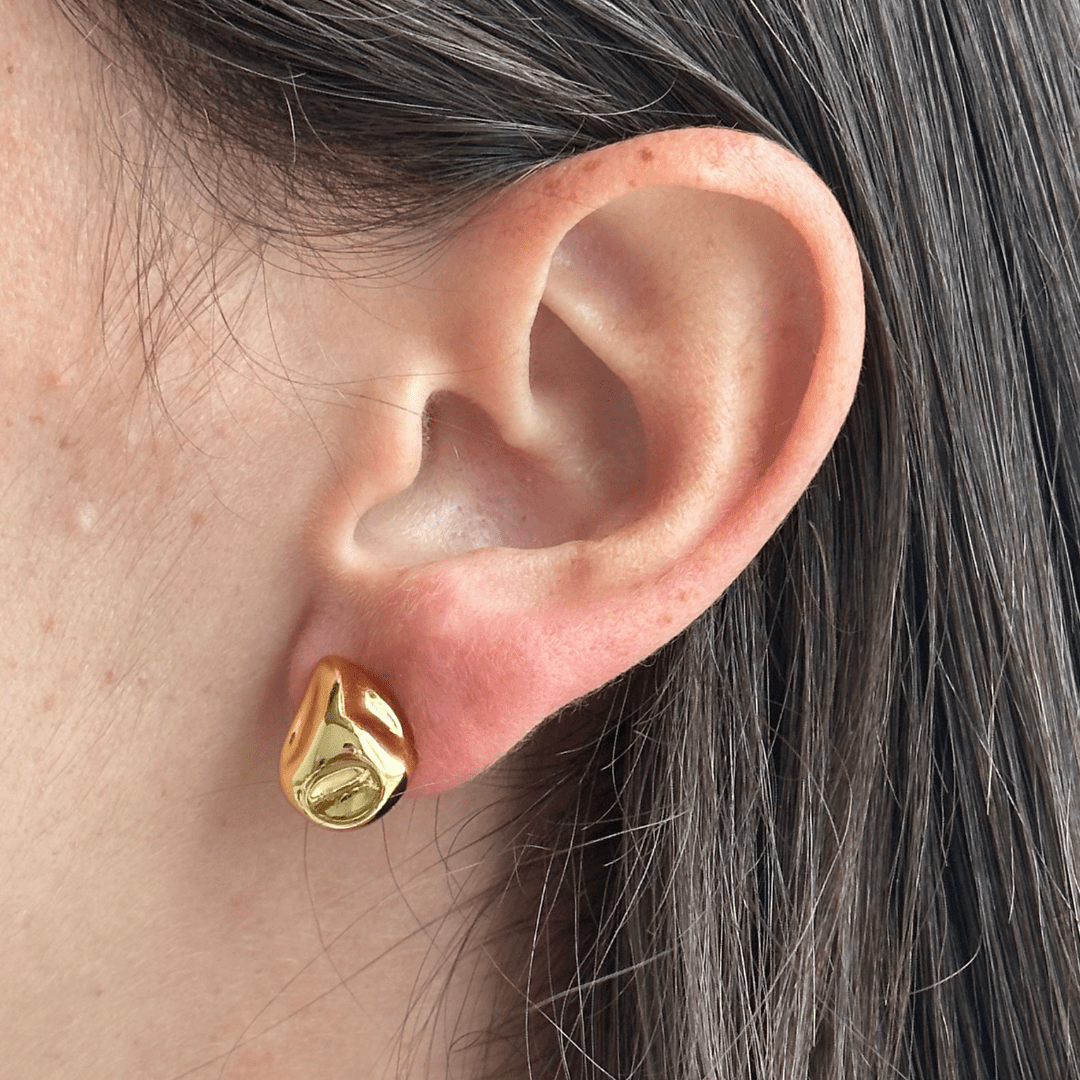 GOLDEN SCULPTED DROP EARRINGS - ARETES - Malandra Jewelry - ZWA2 - QX00913Y