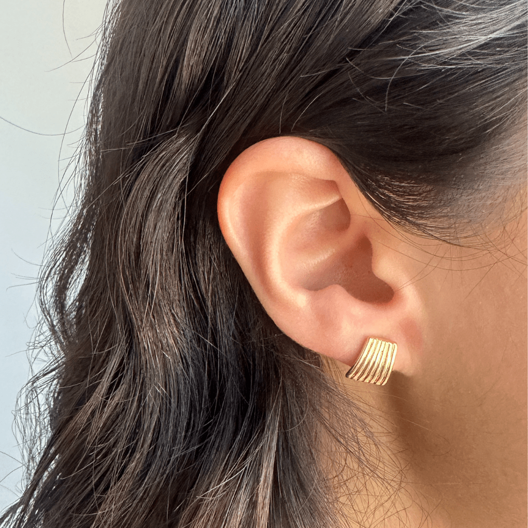 GOLDEN SHELL SQUARE STUDS - ARETES - Malandra Jewelry - VCA241 - 4027