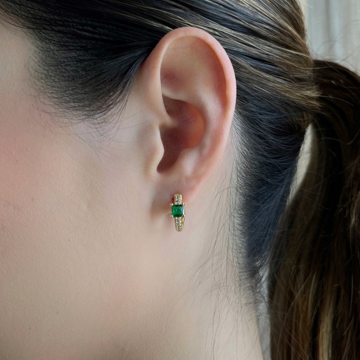 GREEN GLEAM HUGGIES - ARETES - Malandra Jewelry - AA1300-U20706