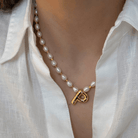 INITIAL PEARL GLOW NECKLACE - COLLARES - Malandra Jewelry - EYHC12.A