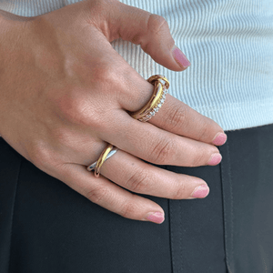KNOTTED GOLDEN SHIMMER RING - ANILLOS - Malandra Jewelry - EUWR146.7 - JDRW2408033