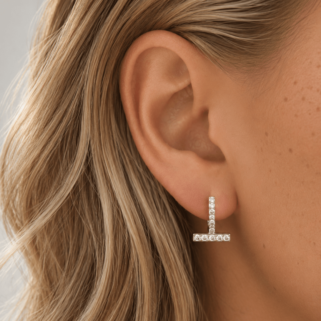 MAJESTIC SILVER HUGGIES - ARETES - Malandra Jewelry - ZOA52.P -N19015A8Z3