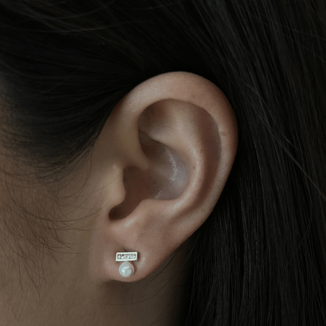 MINI PEARL BAR EARRINGS - ARETES - Malandra Jewelry - ZWA112-QX05076Y