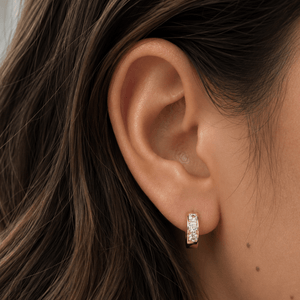 OPULENT BAGUETTE HUGGIES - ARETES - Malandra Jewelry - ZOA44-N02917I8Z4