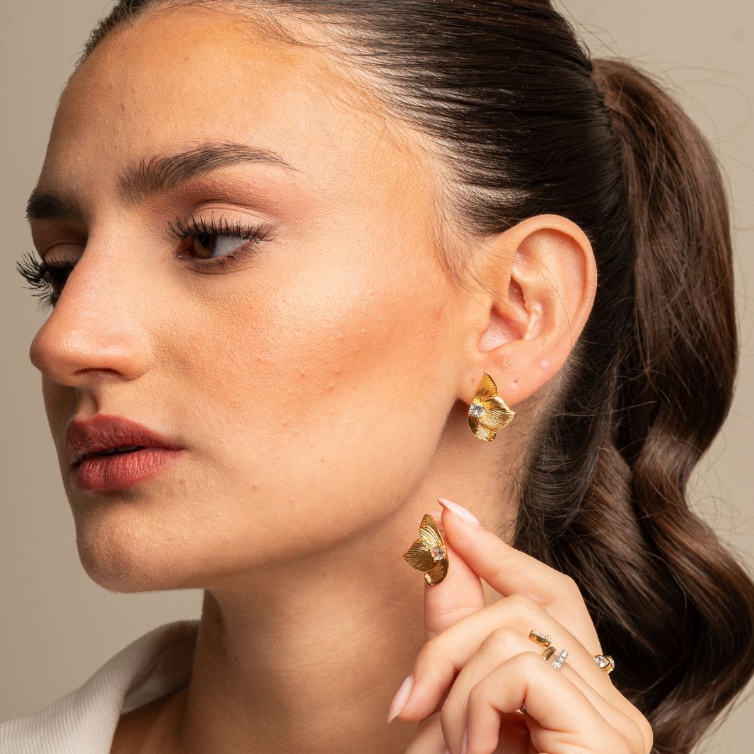 ORCHID GLOW HALF SPARK STUDS - ARETES - Malandra Jewelry - ICA566