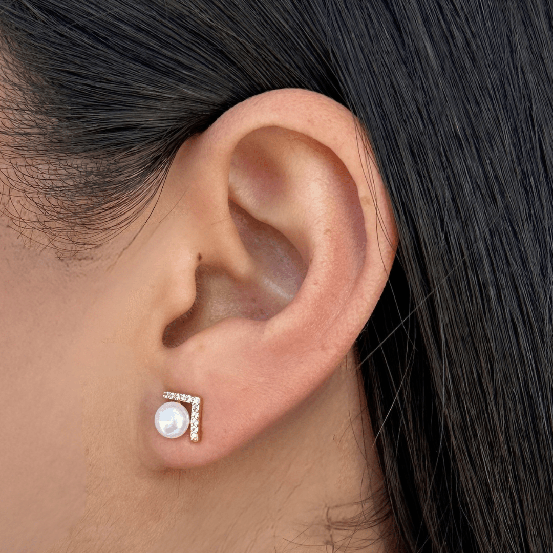 PEARL V GLEAM EARRINGS - ARETES - Malandra Jewelry - ZWA130-QX02244CY