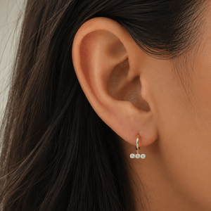 RADIANT GOLD HUGGIES - ARETES - Malandra Jewelry - ZOA47-N15755I8Z