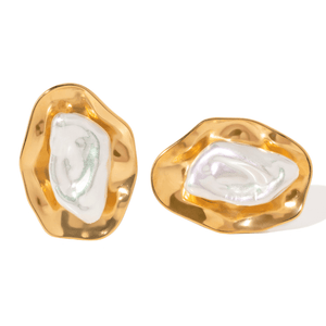 SCULPTED GOLD PEARL EARRINGS - ARETES - Malandra Jewelry - EUWA576-JDE0207038