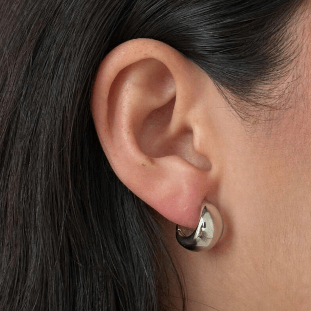 SILVER GLEAM DROP HOOPS - ARETES - Malandra Jewelry - ZWA120.P-QX06555