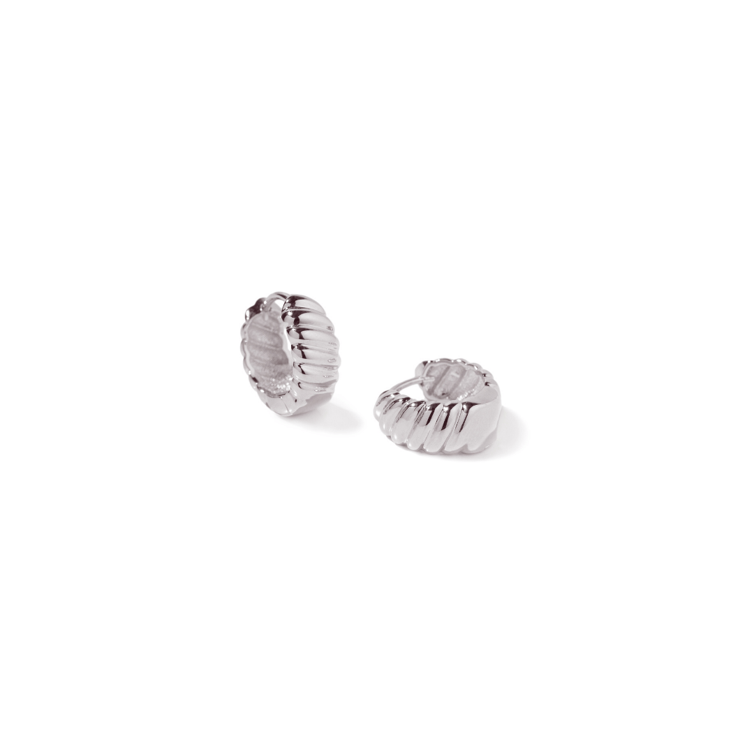 SILVER NOVA RIBBED HOOPS - ARETES - Malandra Jewelry - ZWA81.P - QX01698