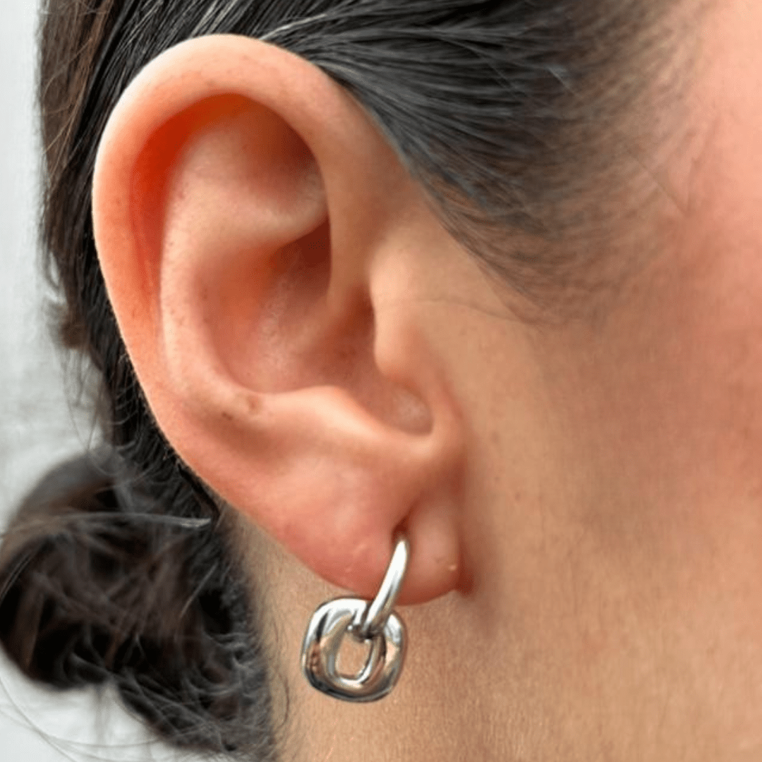 SILVER SQUARE LINK HUGGIES - ARETES - Malandra Jewelry - ZWA91.P-QX00914Y