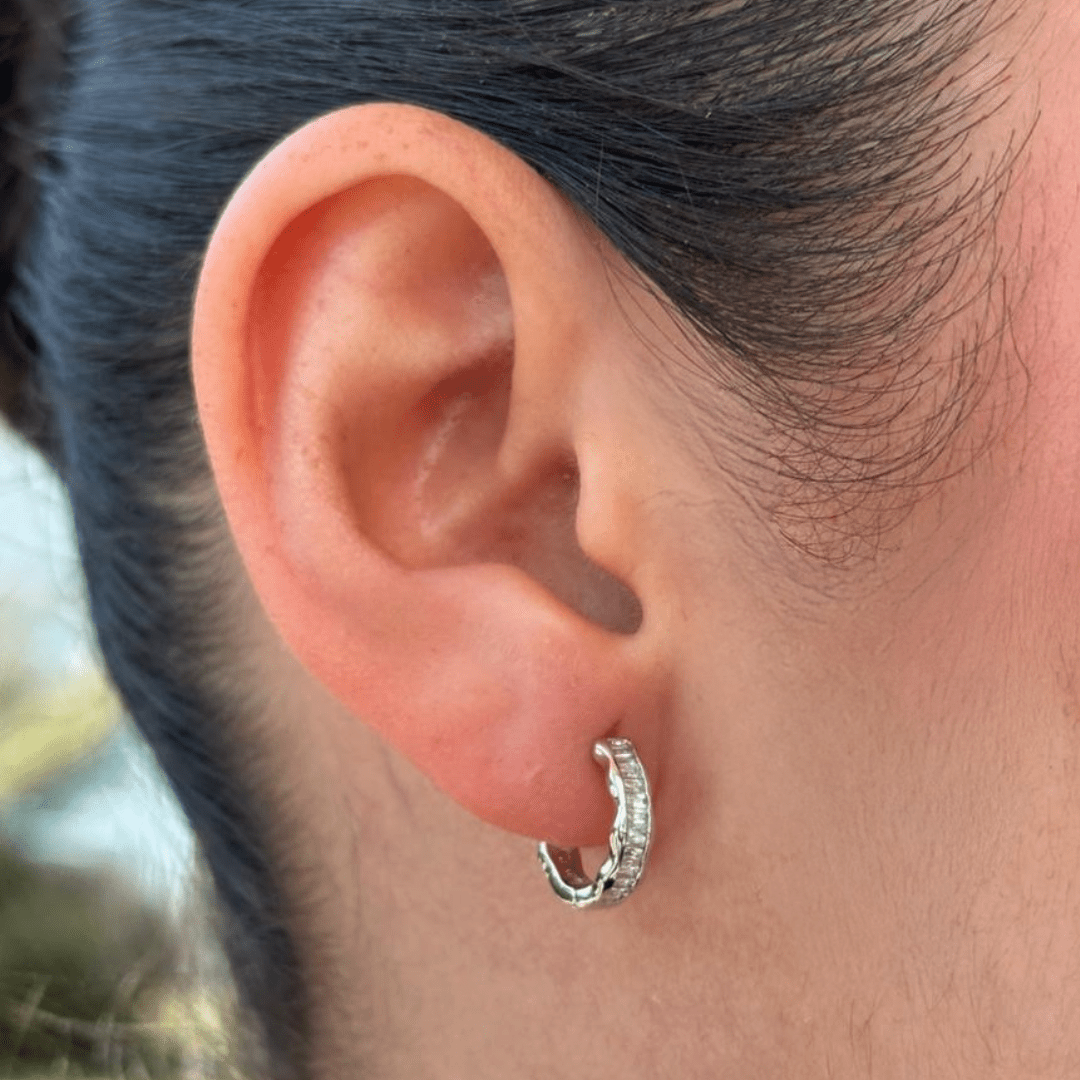 SILVER WAVE LUX HOOPS - ARETES - Malandra Jewelry - ZWA97.P-QX01706