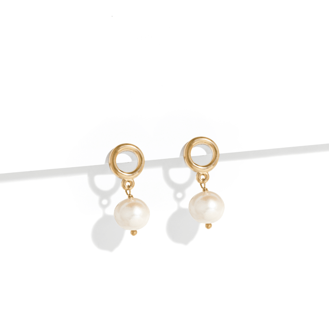 SOFT GLOW PEARL STUDS - ARETES - Malandra Jewelry - TA2401