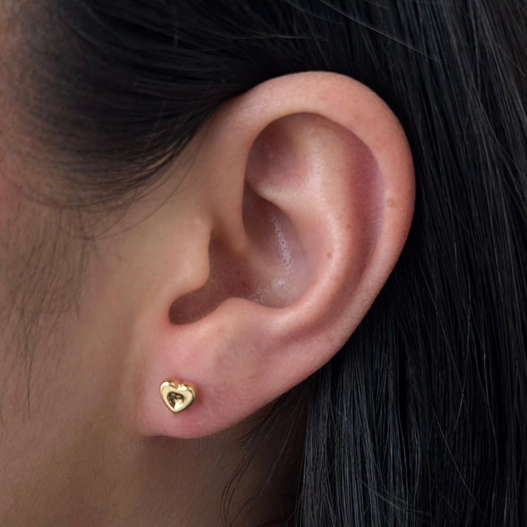 TINY LOVE STUDS - ARETES - Malandra Jewelry - VCA270-4040