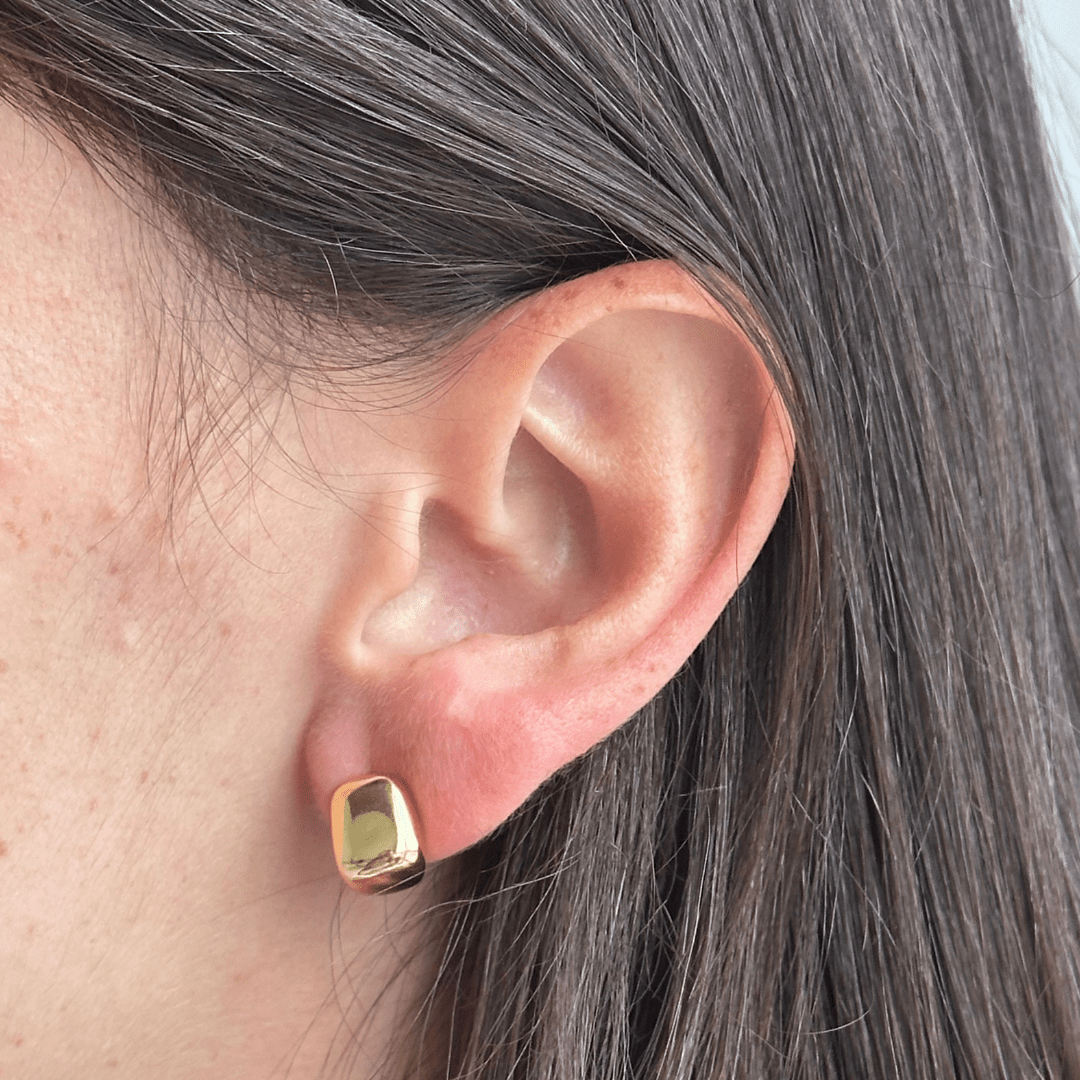 TINY SQUARE GOLD EARRINGS - ARETES - Malandra Jewelry - ZWA12 - QX02740Y