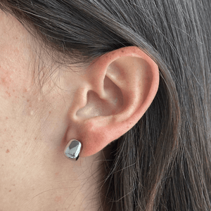TINY SQUARE SILVER EARRINGS - ARETES - Malandra Jewelry - ZWA12.P - QX02740Y