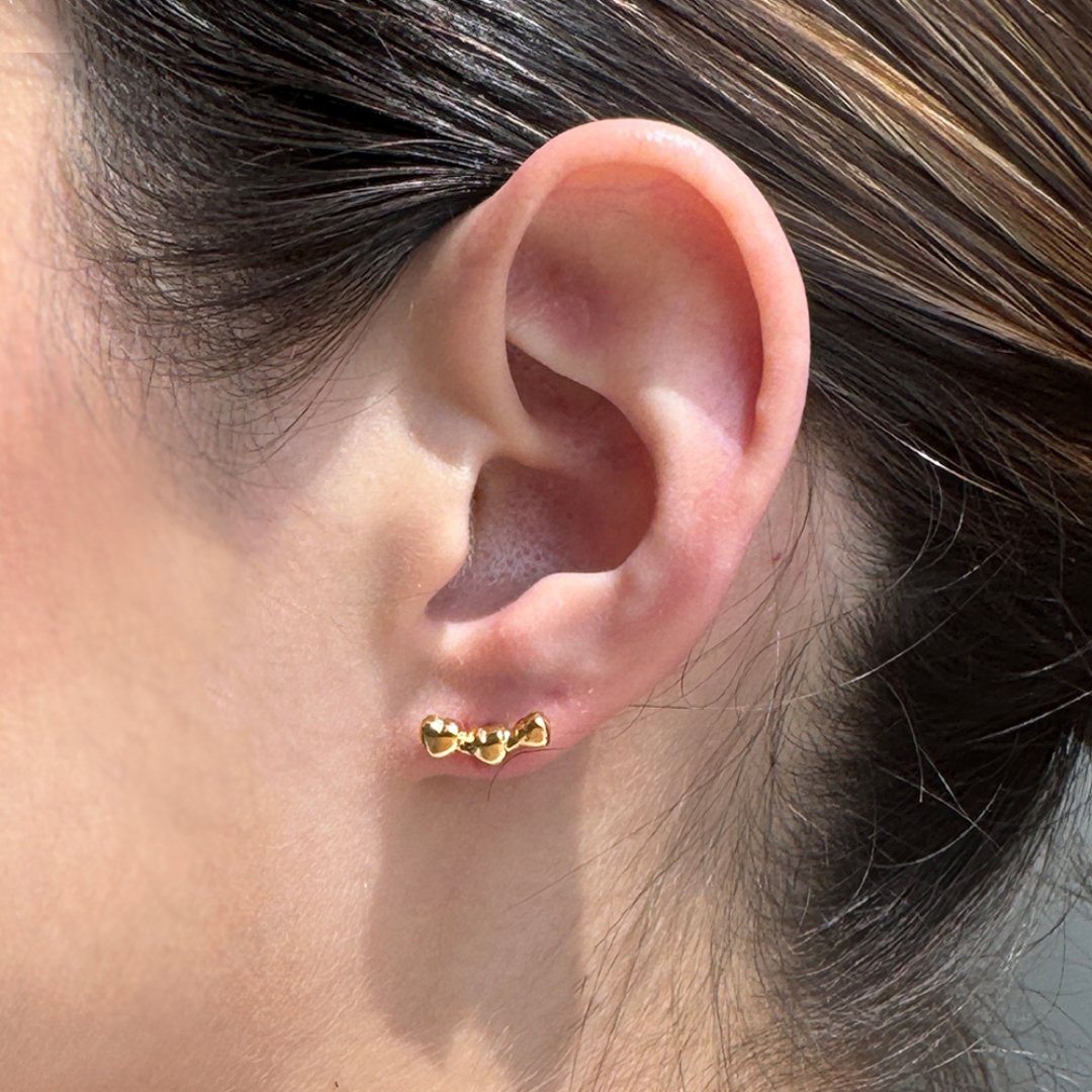 TRI GOLDEN HEART STUDS - ARETES - Malandra Jewelry - VCA208 - 3996