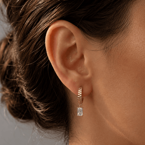 VELVET PRISM GOLD HUGGIES - ARETES - Malandra Jewelry - ZOA53-N19497O8Zo
