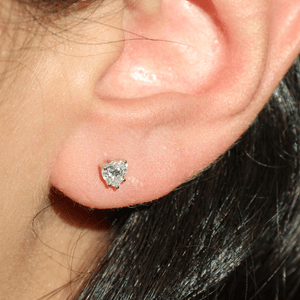 WHITE GOLD HEART STUDS 0.5CT - ARETES - Malandra Jewelry - BM500.11