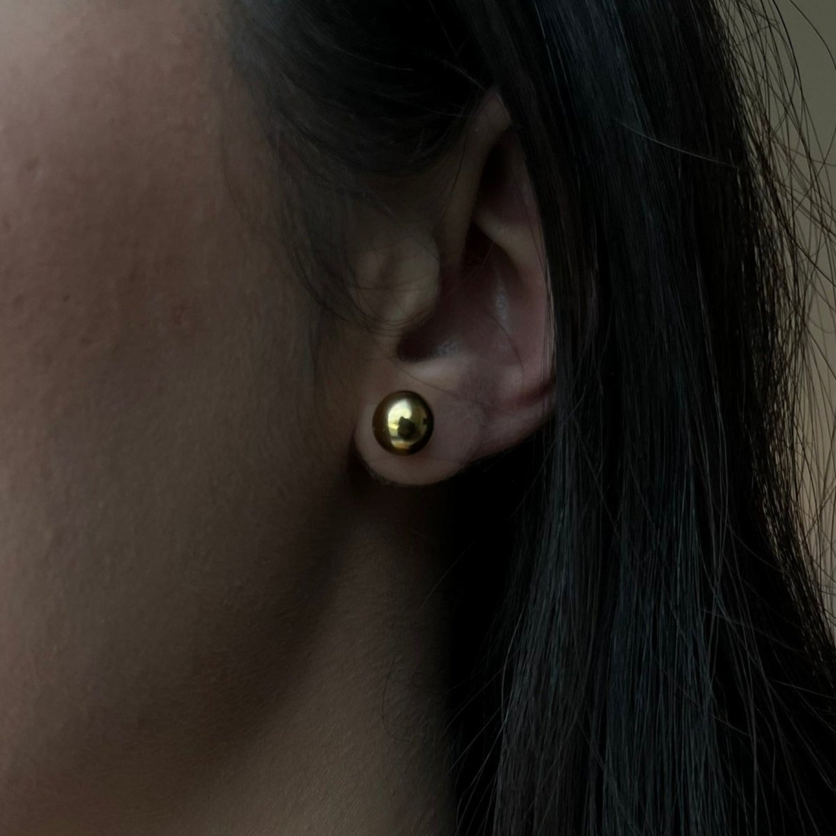 BASIC ROUND GOLDEN STUDS - ARETES - Malandra Jewelry - VCA121
