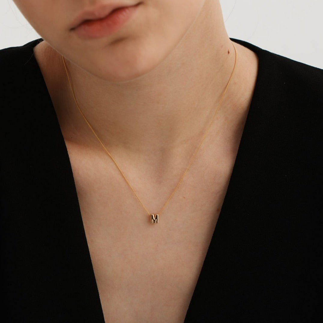 ESSENTIAL ARIAL LETTER NECKLACE - COLLARES - Malandra Jewelry - TC803.A