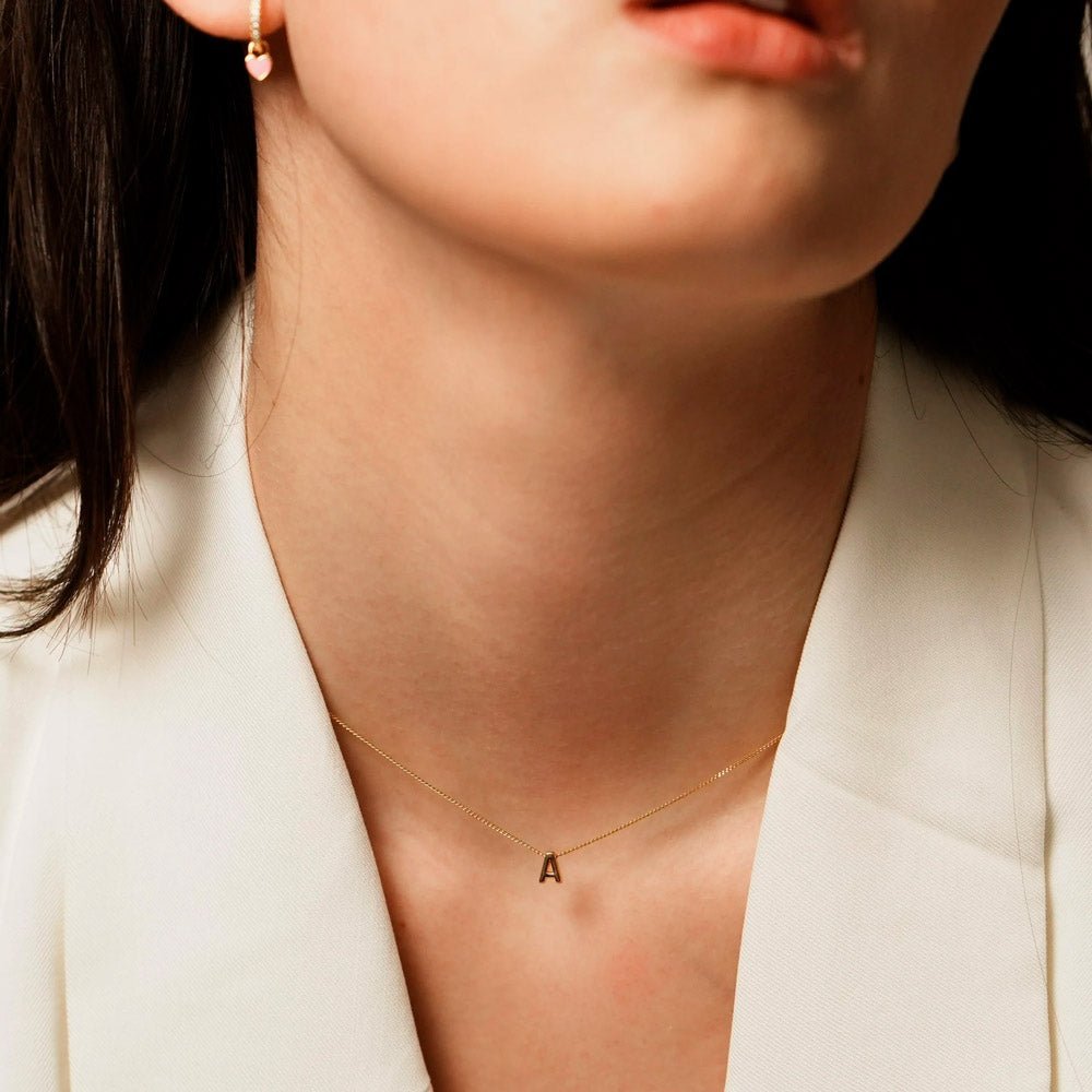 ESSENTIAL ARIAL LETTER NECKLACE - COLLARES - Malandra Jewelry - TC803.A