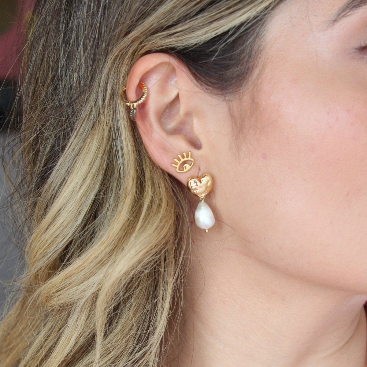 GOLDEN LUCKY EYE STUDS - ARETES - Malandra Jewelry - VCA57