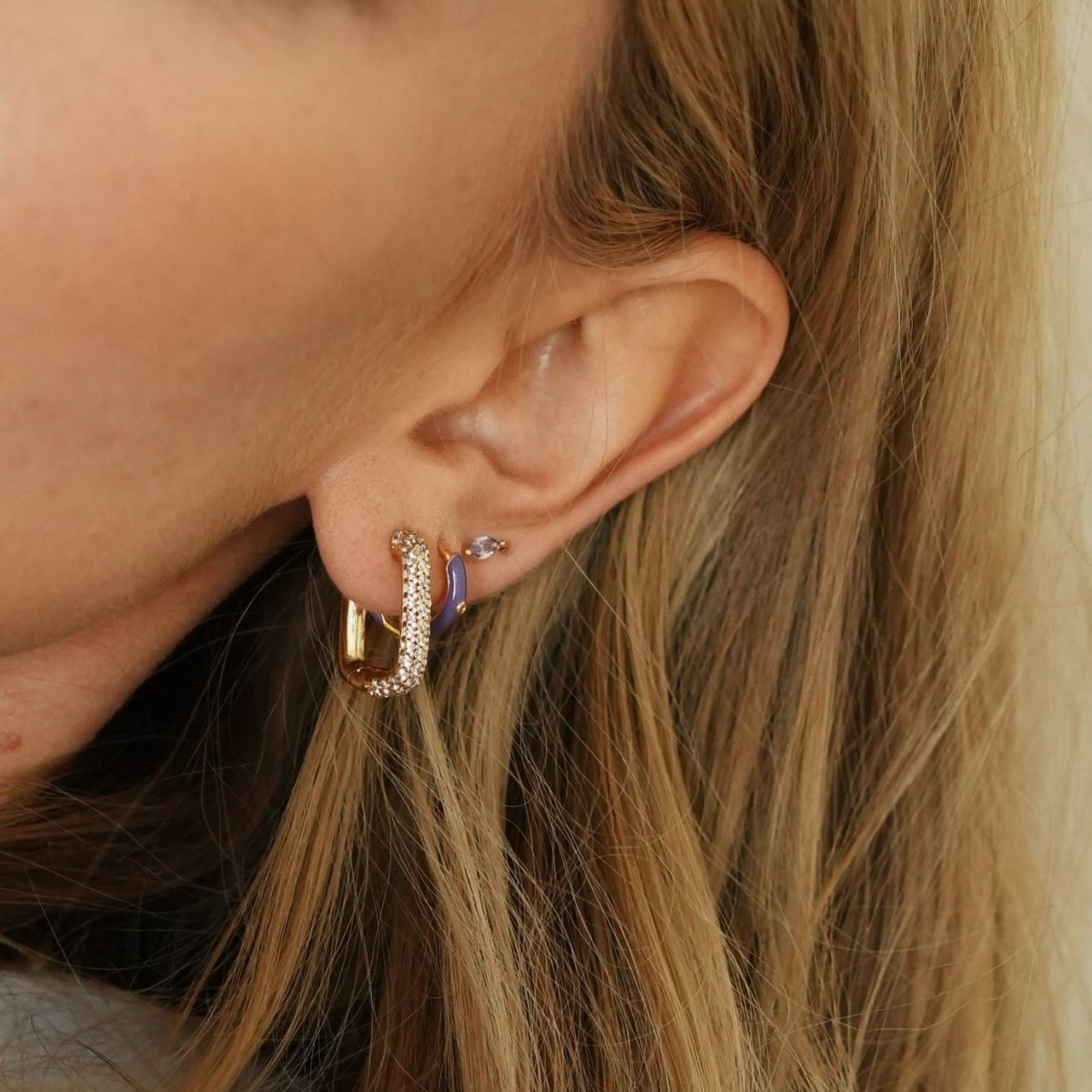 LINK PAVE HUGGIES - ARETES - Malandra Jewelry - EA6086