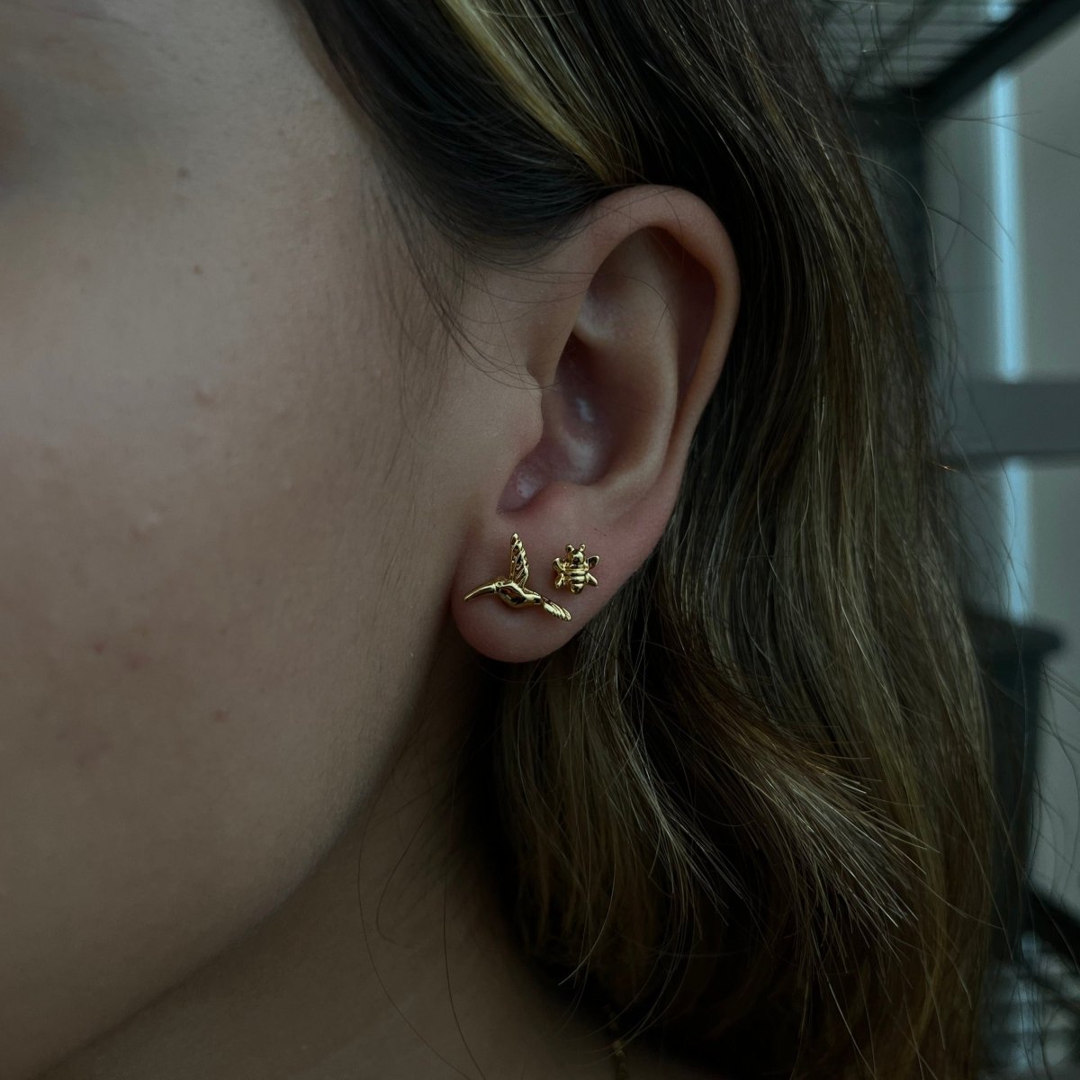 MINI BEE STUDS - ARETES - Malandra Jewelry - VCA193 - 4006