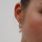 PEARL CHARMS CLIP HUGGIES - ARETES - Malandra Jewelry - TA1166