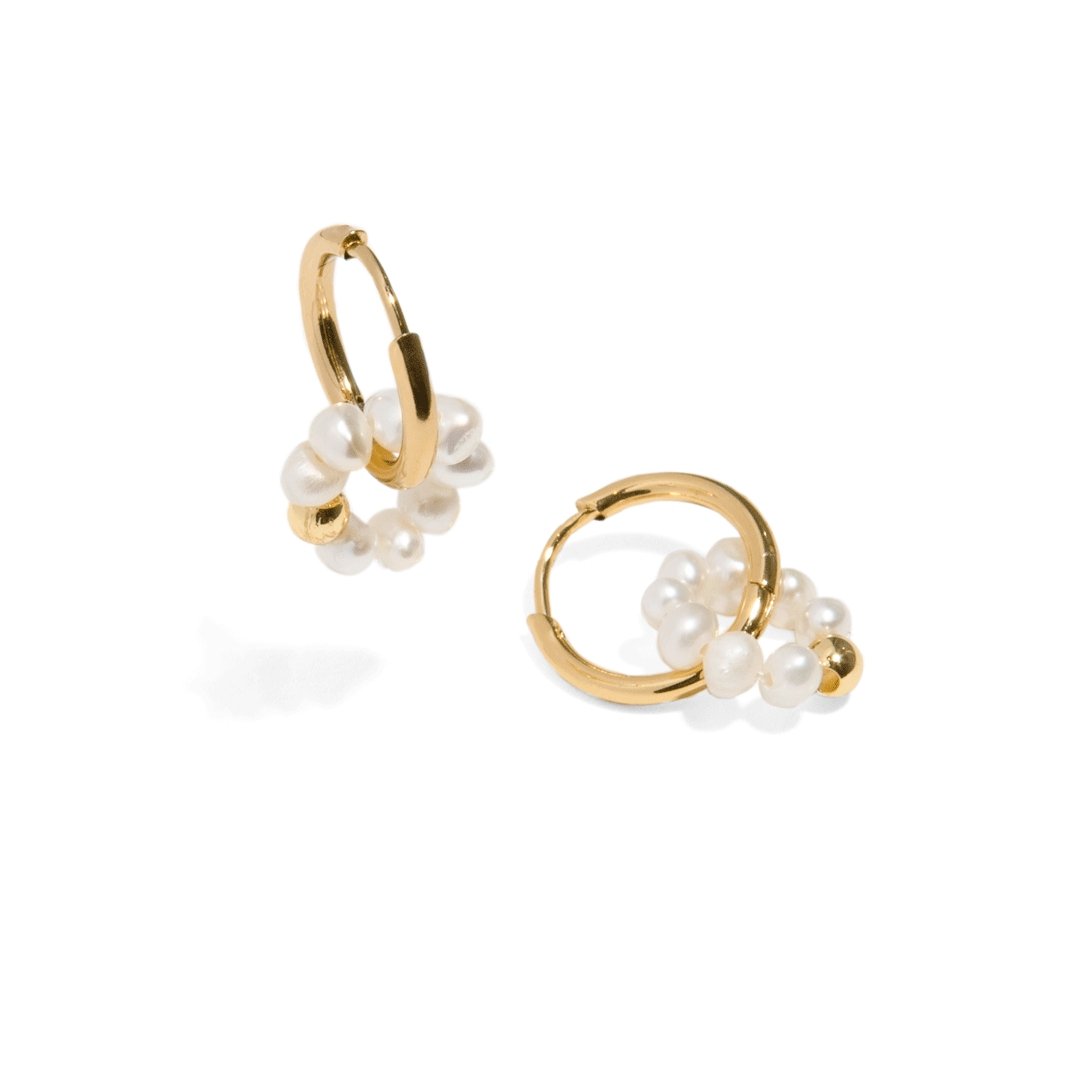 PEARLS LOOP GOLDEN HUGGIES - ARETES - Malandra Jewelry - TA794