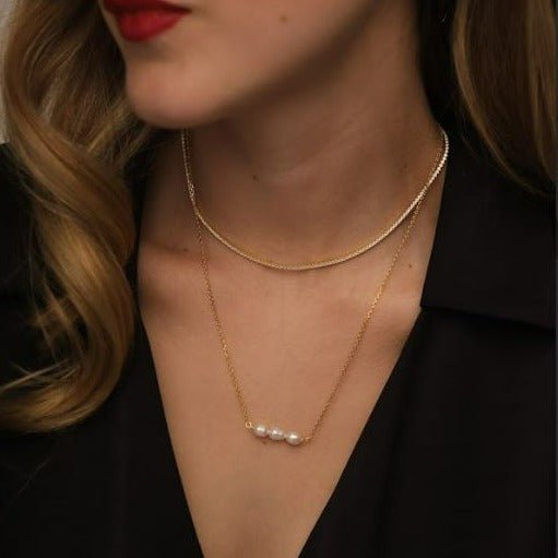 SKINNY TRIPLE PEARL NECKLACE - COLLARES - Malandra Jewelry - VCC138