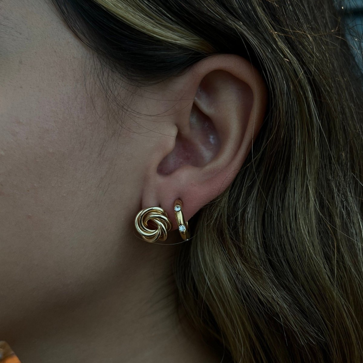 TRI ROUND ZIRCONIA STUDS - ARETES - Malandra Jewelry - VCA194 - 3134