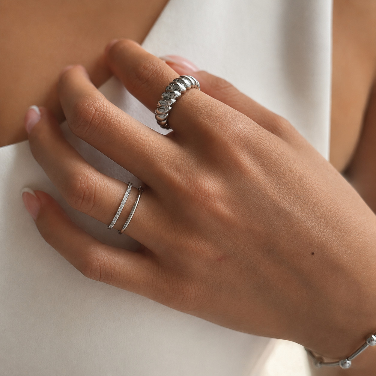 GLEAMING SPARK MILANO RING